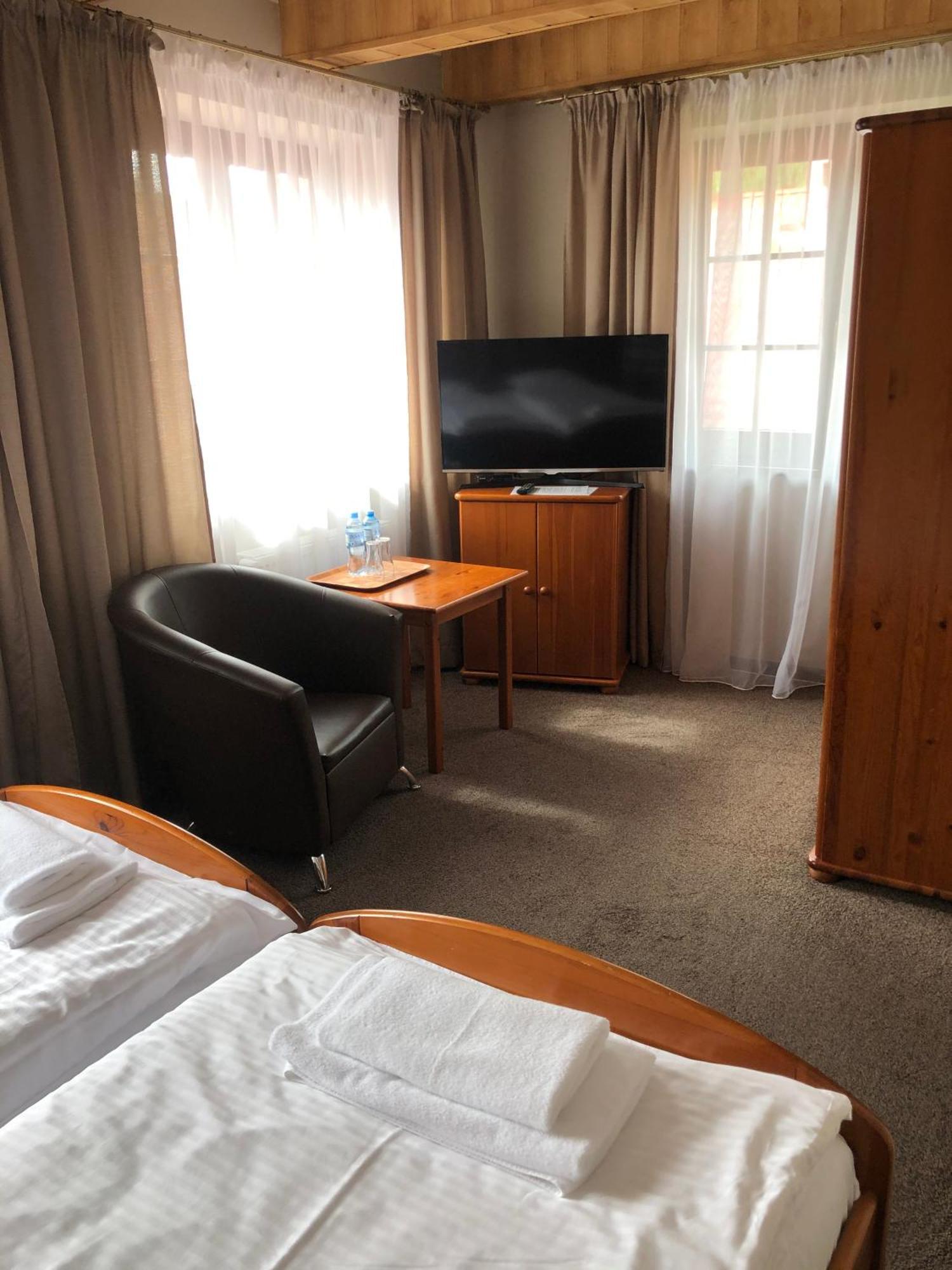 Hotel Krystyna 什奇特诺 外观 照片